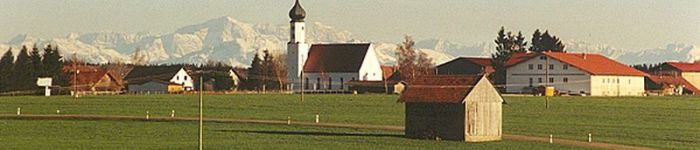 Pfarrkirche "Patrona Bavariae" Oberegg mit Zugspitze im Hintergrund, aufgenommen von Manfred Pumm